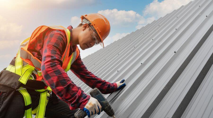 Professional gutter cleaning in Quasqueton, IA